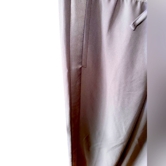 Banana Republic size 10 grey dressy track pant. Elastic tie waist 4 pockets NWT. - Picture 5 of 11